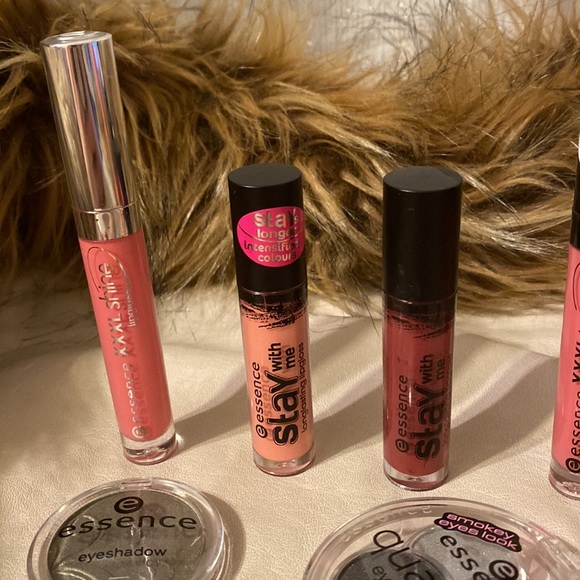Bundle of 10 essence items(eyeshadow,lipgloss,lip liner,concealer,black mascara) - Picture 4 of 14